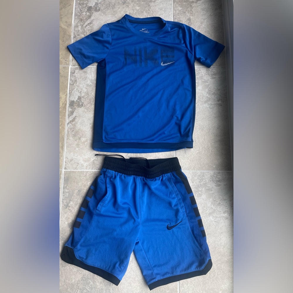 Nike boys DRI-FIT set, size M